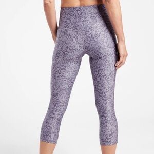 Athleta Salutation Stash Pocket II Print Capri Liquid Petals Tempest Violet LRG